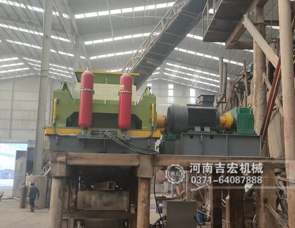 粒度精準控制：金尾礦對輥破碎機如何實現(xiàn)高效回收的“關(guān)鍵一步”！