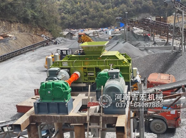 砂子粒型差、含粉量高？液壓對(duì)輥制砂機(jī)一鍵調(diào)節(jié),成品砂級(jí)配更優(yōu)！